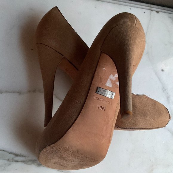 BADGLEY MISHKA Nude Linen  Platform Pumps with Gold Leather Trim - Picture 5 of 6